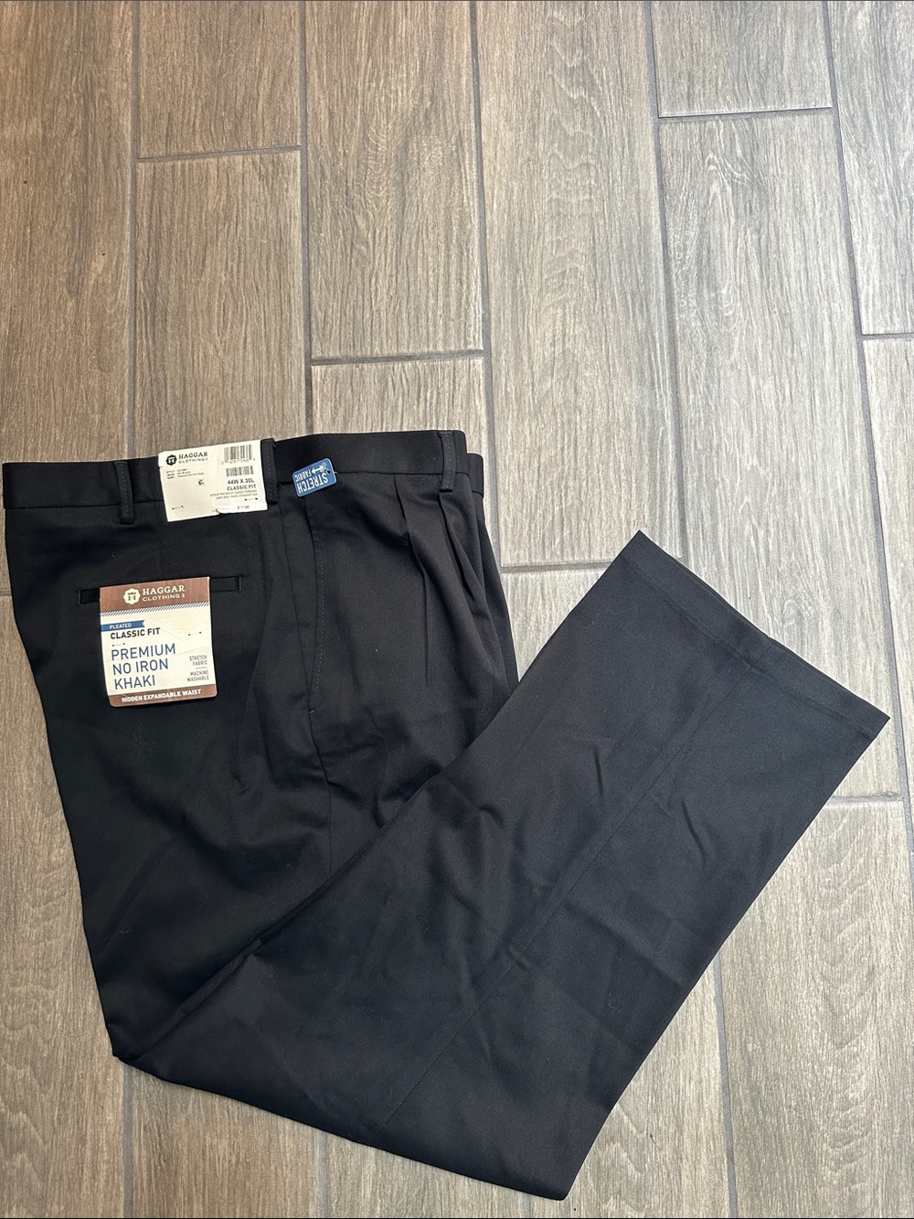 Haggar Men’s Black Pleated Dress Slacks Size 44/30. Classic Fit. Premium No Iron
